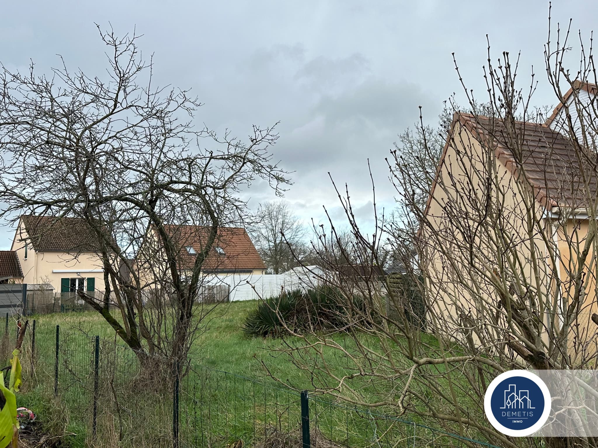 Terrain constructible de 574m2 – photo 1