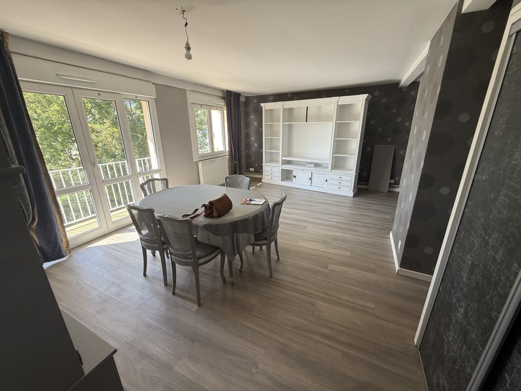 Appartement lumineux 2 chambres à vendre avec balcon