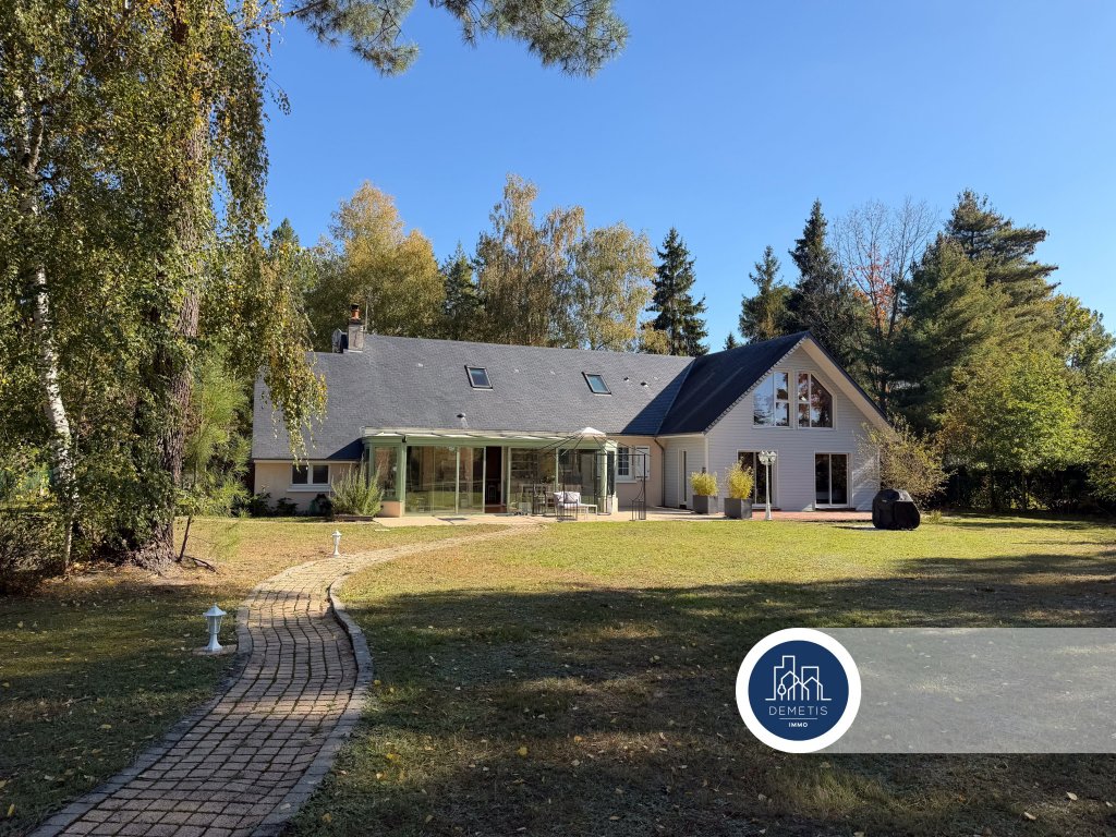 MAISON DE CHARME AVEC GITE DANS LE DOMAINE DE CHARMEUSE