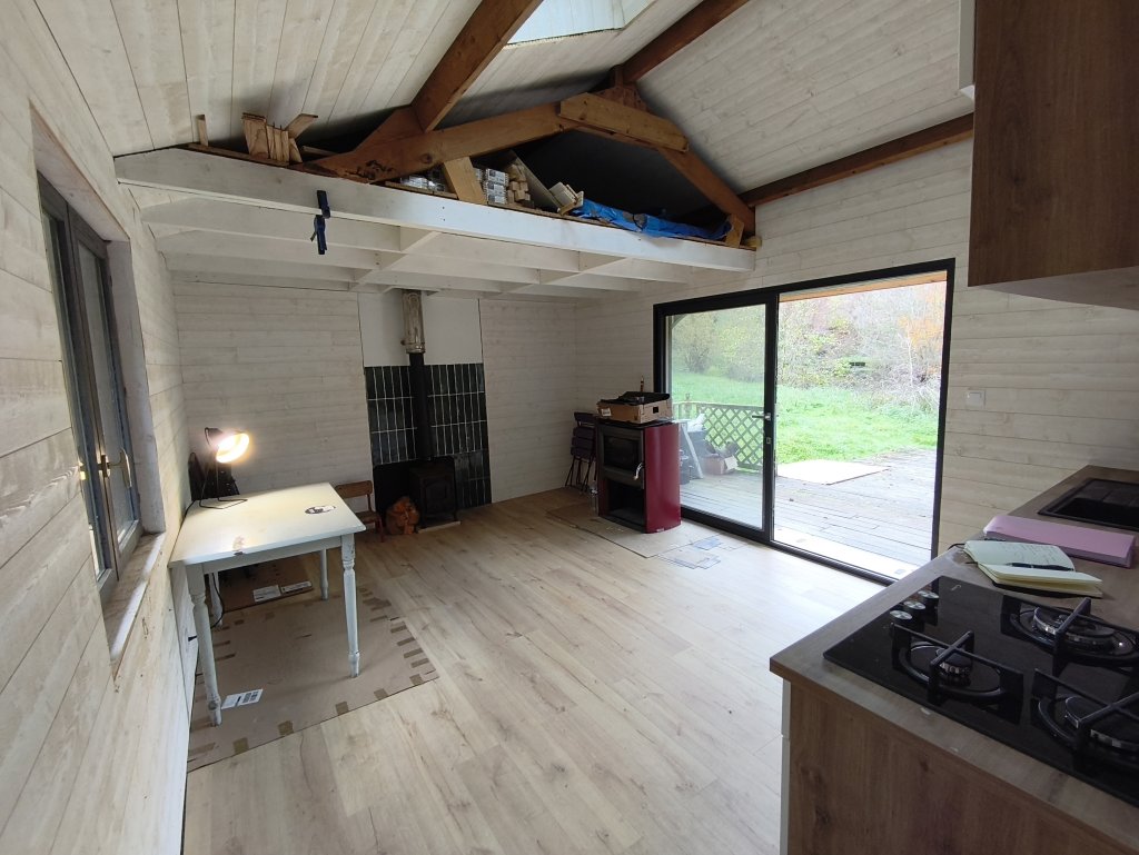 TERRAIN DE LOISIR AVEC ETANG ET CHALET AMENAGE 32M2