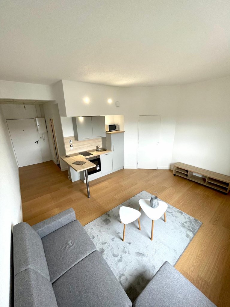 A LOUER T2 MEUBLE SECTEUR BOLLEE