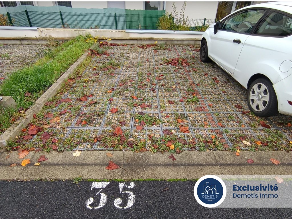 Place de parking extérieure