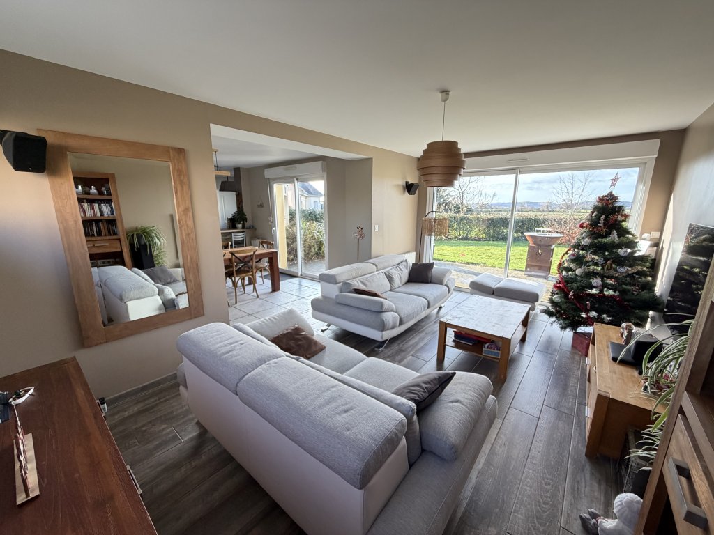 PAVILLON RECENT AVEC DEPENDANCE