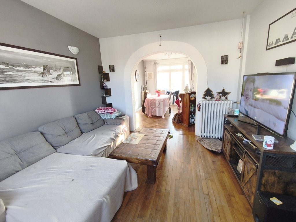 MAISON RENOVEE AVEC TRIPLE GARAGE