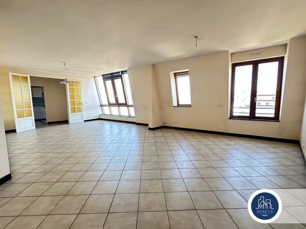 F4 LUMINEUX ET TRAVERSANT PROCHE CENTRE VILLE GARE