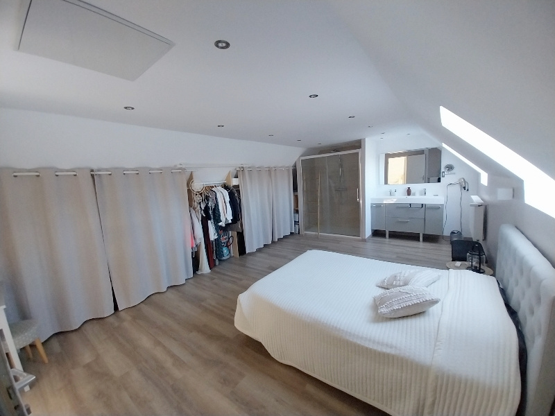 PAVILLON RECENT AVEC CHAMBRES PARENTALES ET DOUBLE GARAGE