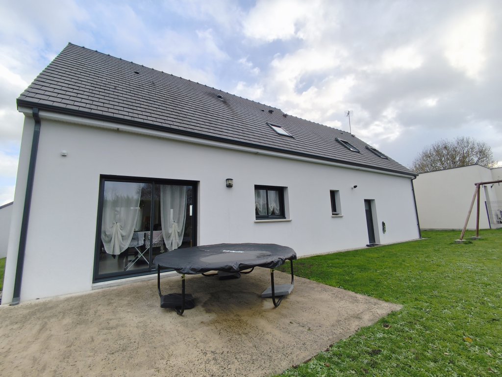 PAVILLON RECENT AVEC CHAMBRES PARENTALES ET DOUBLE GARAGE