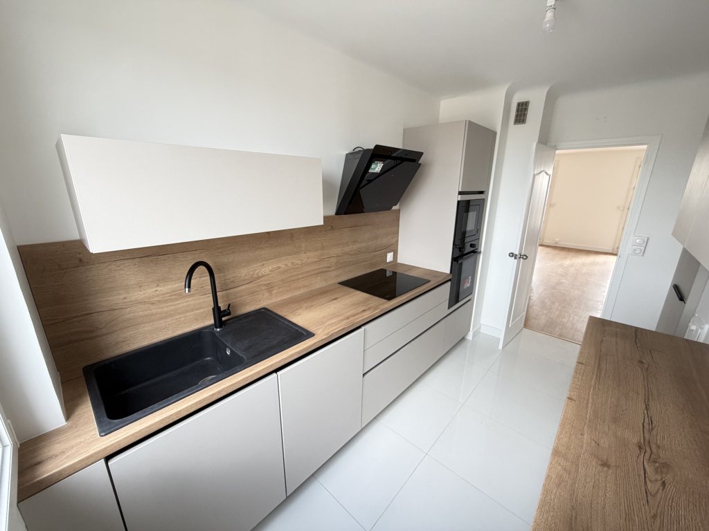 APPARTEMENT DE STANDING ENTIEREMENT REFAIT A NEUF