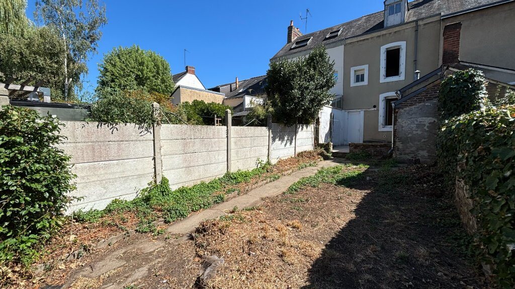 Charmante mancelle à rénover avec fort potentiel – Emplaceme