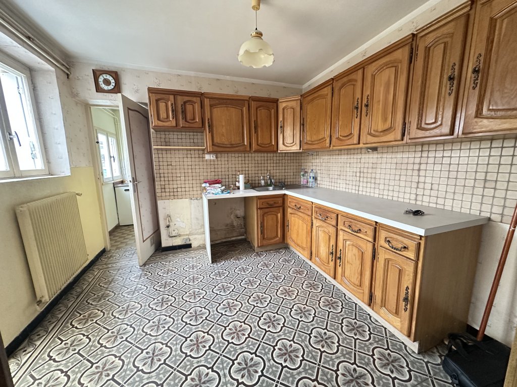 MAISON DE VILLE AVEC JARDIN ET STATIONNEMENT SECTEUR ST PAVI