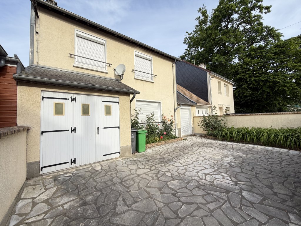 MAISON AVEC GARAGE SECTEUR HOPITAL