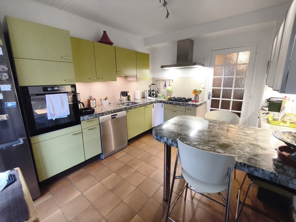 MAISON FAMILIALE 6 CHAMBRES AVEC SOUS-SOL TOTAL