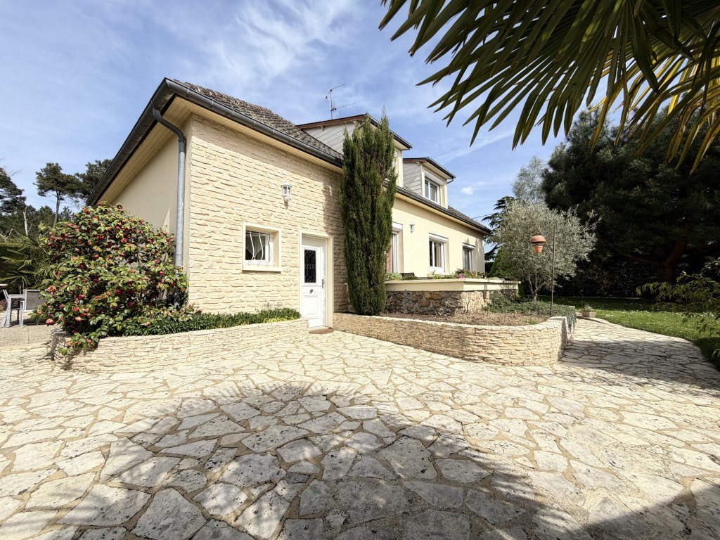 MAISON IDIVUDELLE SORTIE DE BOURG