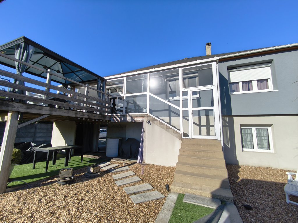 MAISON FAMILIALE AVEC GRANDE PIECE DE VIE