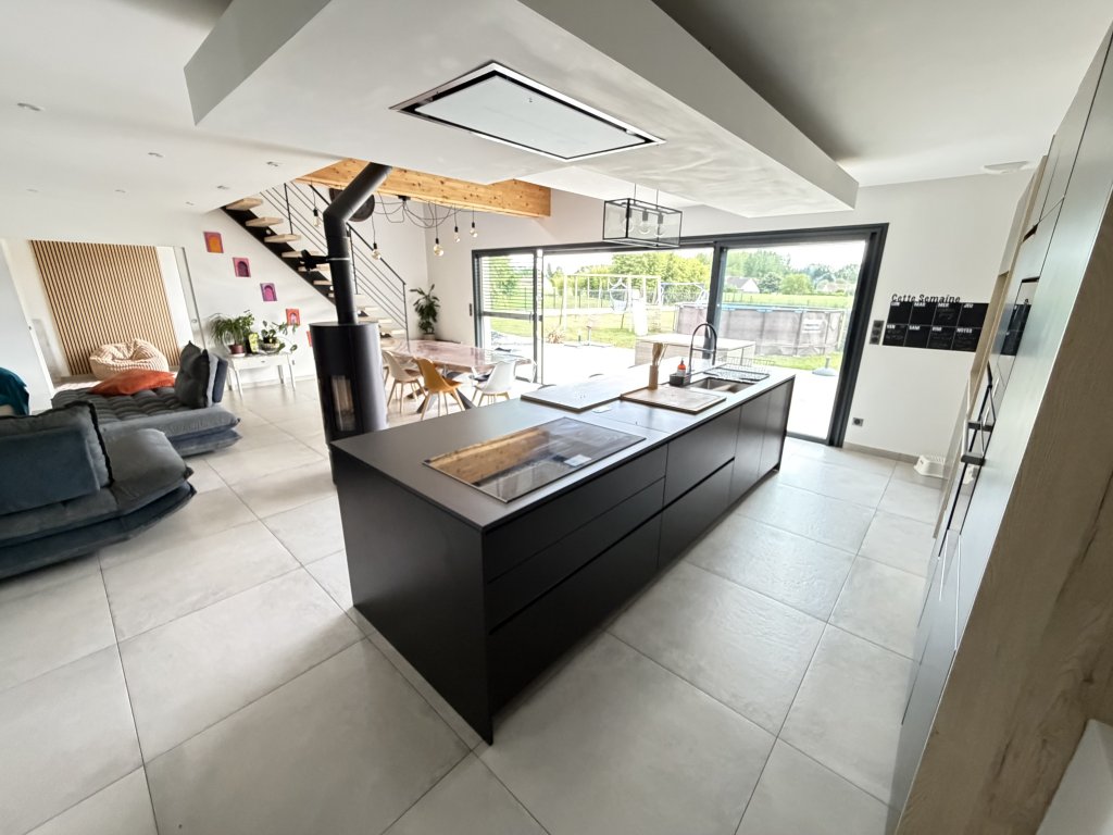 MAISON MODERNE PLAIN PIED 5 CHAMBRES AVEC SUPERBE PRESTATION