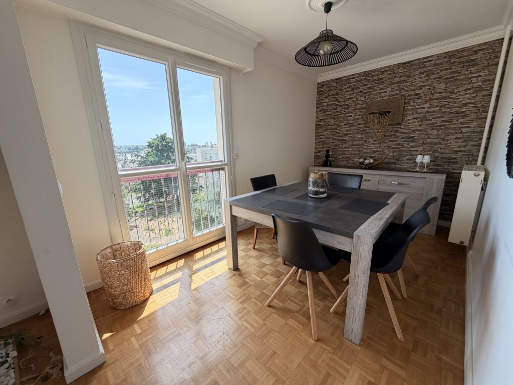 APPARTEMENT LUMINEUX EN CENTRE VILLE