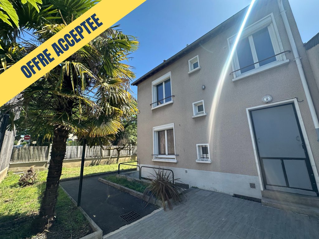 MAISON SEMI MITOYENNE AVEC GARAGE