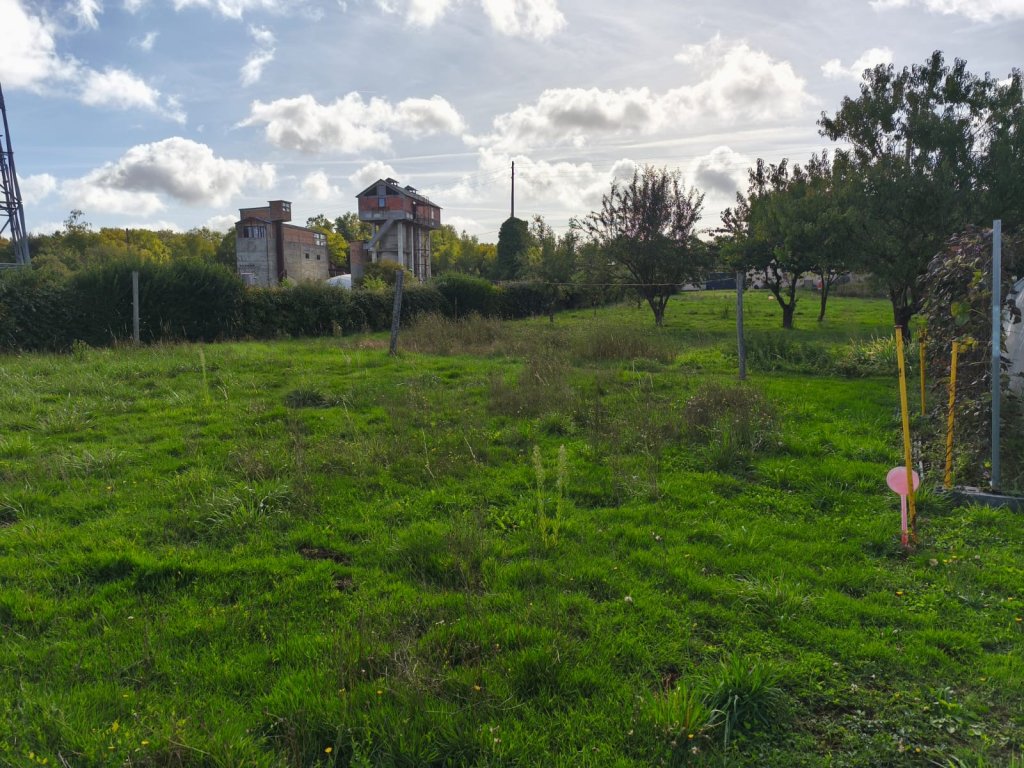 TERRAIN CONSTRUCTIBLE PROCHE BOURG