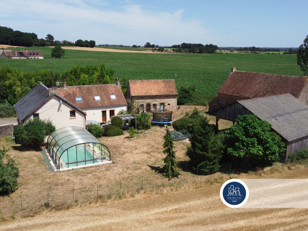 Propriété de caractère avec trois habitations, piscine et dé