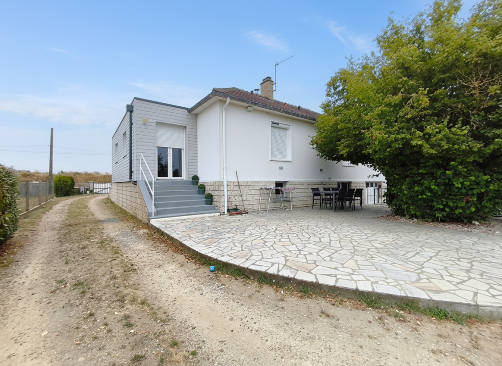 MAISON RENOVEE 4 CHAMBRES ET DOUBLE GARAGE
