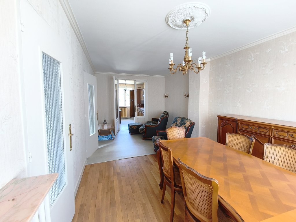 MAISON A RENOVER 2 CHAMBRES ET DOUBLE GARAGE
